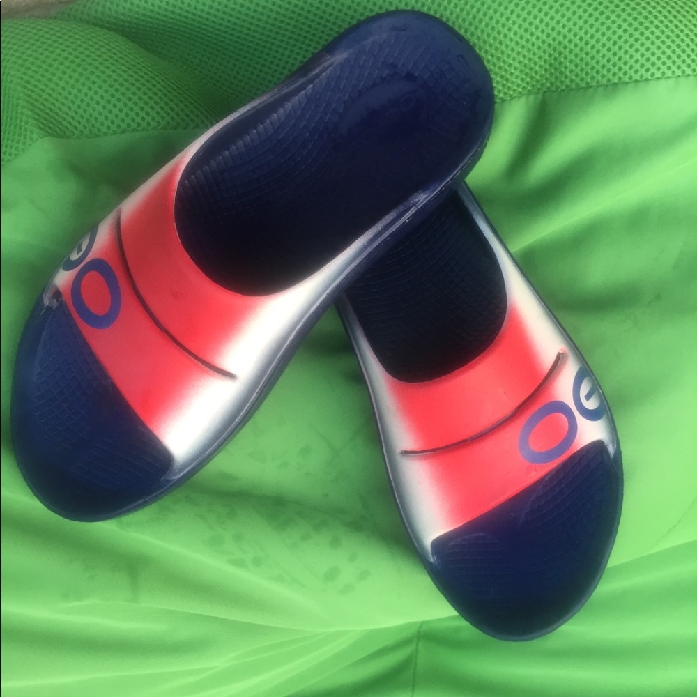 OOFOS SLIDES